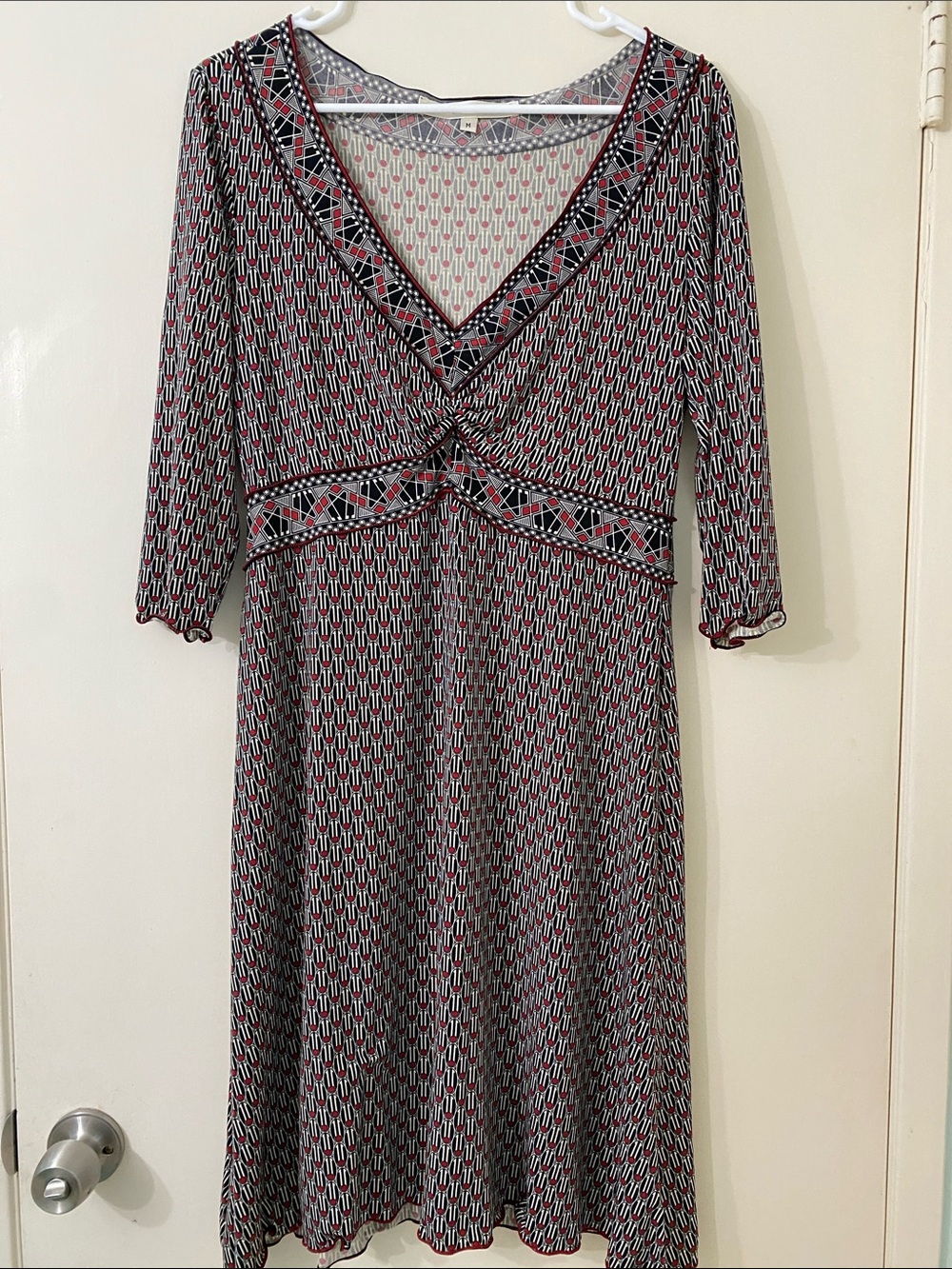 Studio M Patterned V-Neck Midi Dress in Black and Red